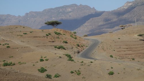 Etiopijoje,  Kelių,  Vienišumas