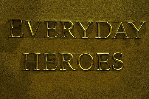 Herojus,  Herojai,  Herojė,  Ženklas,  Auksinis,  Auksas,  Drąsos,  Veterinarai,  Veteranai,  Memorialinis & Nbsp,  Diena,  Pripažinimą,  Kasdienybės Ženklai