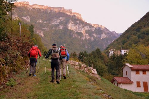 Ekskursija, Takas, Kalnas, Vaikščioti Su Lazdelėmis, Europinis Kelias, E5, Lessinia, Italy