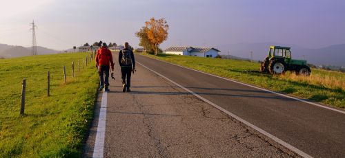 Ekskursija, Vaikščioti, Kelias, Traktorius, Kalnas, Europinis Kelias, E5, Lessinia, Italy