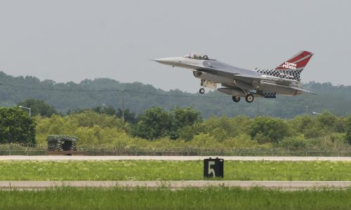 F-16, Kova Su Šikšnosparniu, Jungtinės Valstijos Oro Pajėgos, Lėktuvas, Kilimas, Usaf, Reaktyvinis, Orlaivis, Aviacija