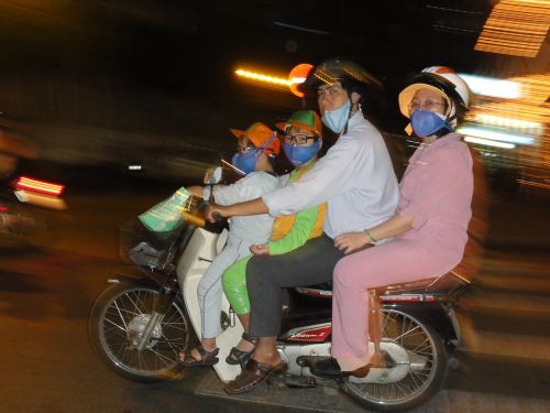 Šeima, Motociklas, Naktį, Saigon