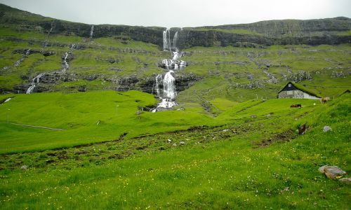 Faroes, Kaskados, Ganyklos, Uolos