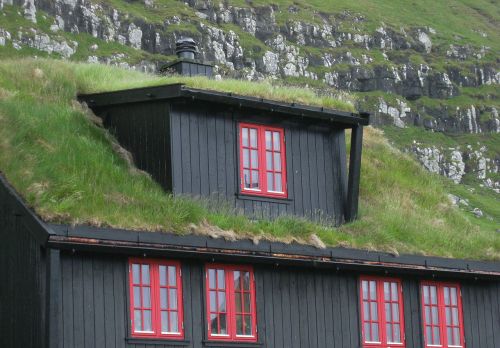Faroes, Žolės Stogas, Medinis Namas