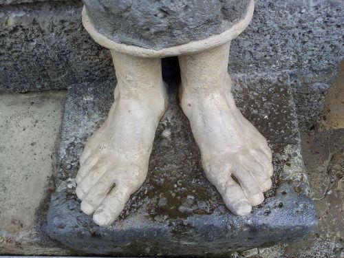 Pėdos, Skulptūra, Basas