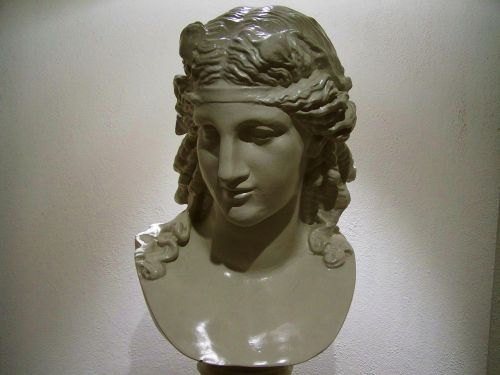 Moteriškas Biustas, Porcelianinė Skulptūra, Papuošalai