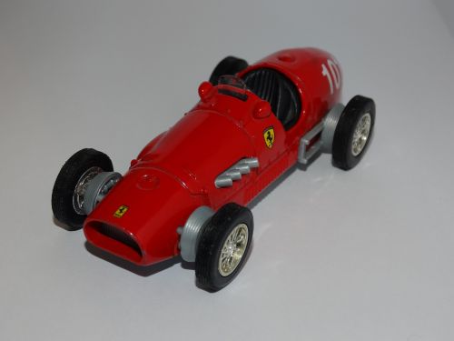 Ferrari, Raudona, Žaislas, Automobilis, Automobilio Eros, Žaislinė Mašina, Lenktynės