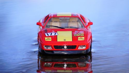 Ferrari, Miniatiūrinė, Modelis Automobilis, Raudona, Sportinė Mašina, Žaislinė Mašina, Vanduo