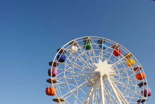 Ferris Ratas, Pramogų Parkas, Važiuoti, Šviesus, Linksma, Mėlynas, Dangus
