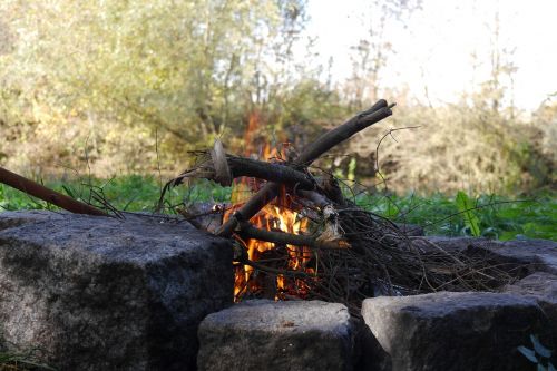 Ugnis, Barbekiu, Laužavietė