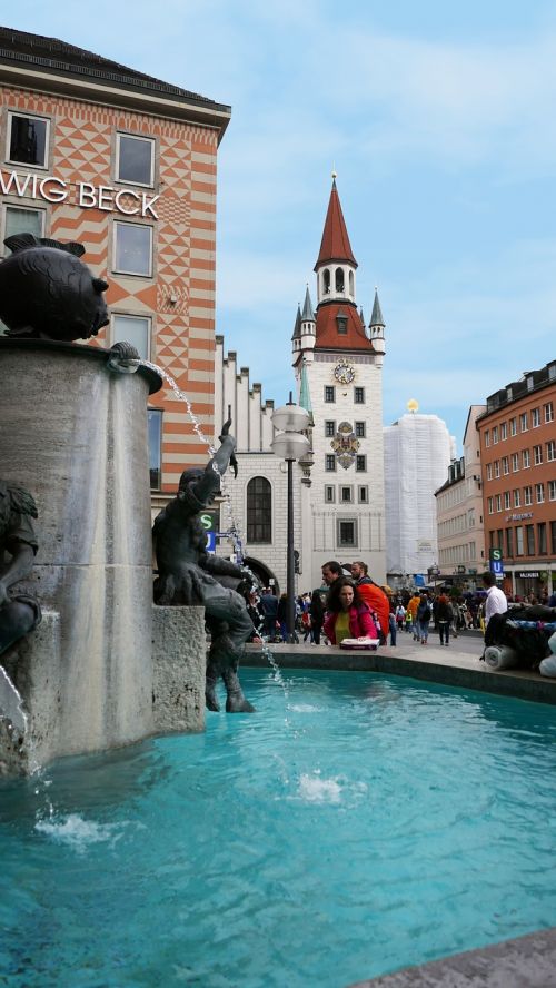 Žuvies Fontanas, Marienplatz, Munich, Lankytinos Vietos, Bažnyčia, Šventoji Dvasinė Bažnyčia, Bavarija