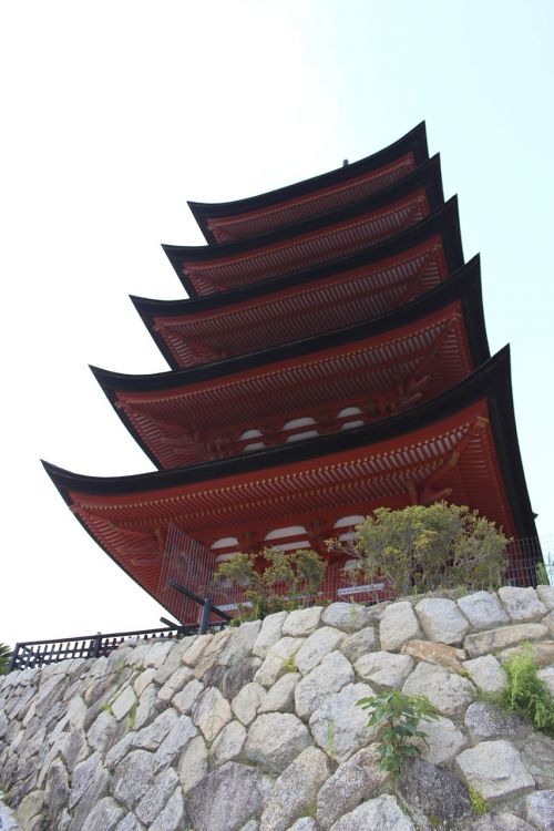 Penkių Pasakų Pagoda, Miyajima, Ishigaki, Pakreipti, Statyba, Architektūra