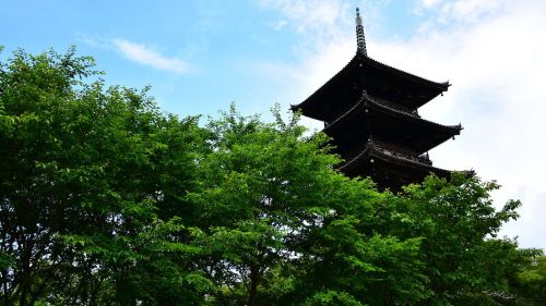 Penkių Pasakų Pagoda, Istorija, Natūralus
