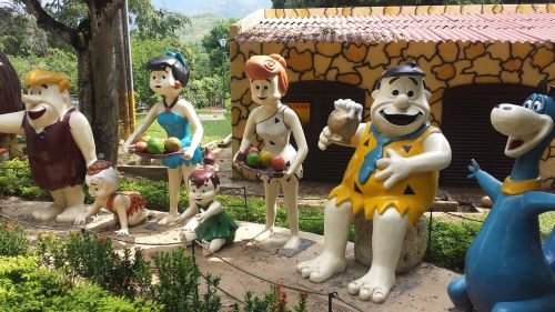 Flintstones Šeima, Statulos, Pedro, Vilma, Dino