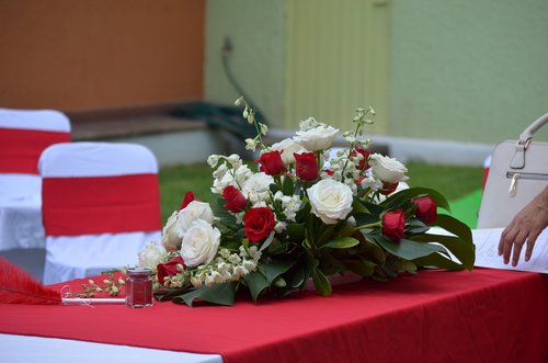 Gėlių Kompozicija,  Vestuvės,  Raudonos Rožės,  Baltos Rožės