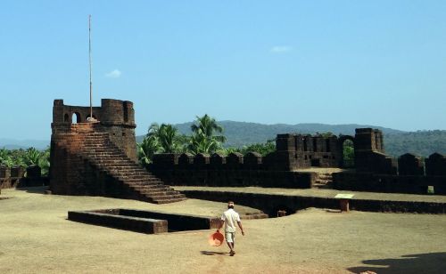Fortas, Mirjano Fortas, Mirjana, Tvirtovė, Fortifikacija, Akmuo, Lateito Akmuo, Griuvėsiai, Kraštovaizdis, Kalnai, Dangus, Uttar Kannada, Indija