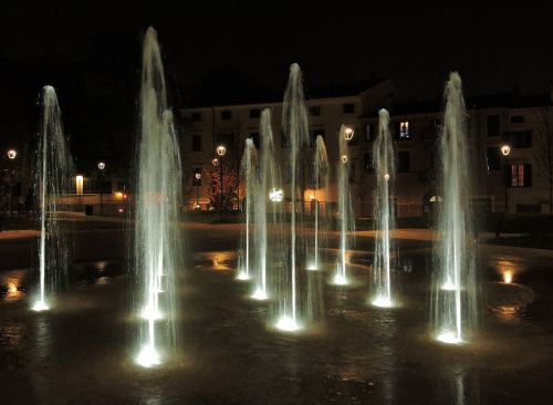 Fontanai, Piazza Cittadella, Verona, Naktis, Nocturne, Apšvietimas