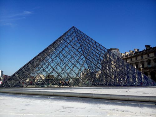 France, Paris, Lova, Piramidė