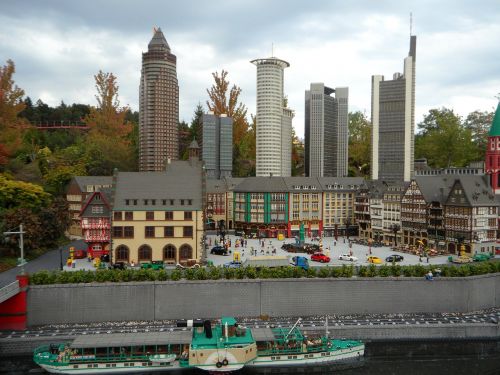 Frankfurtas, Mini Pasaulis, Pastatas, Dangoraižis, Iš Lego, Panorama, Legolandas, Lego, Rekonstruotas, Statybiniai Blokai, Raštuotas Po, Lego Blokai, Vaikai, Žaislai