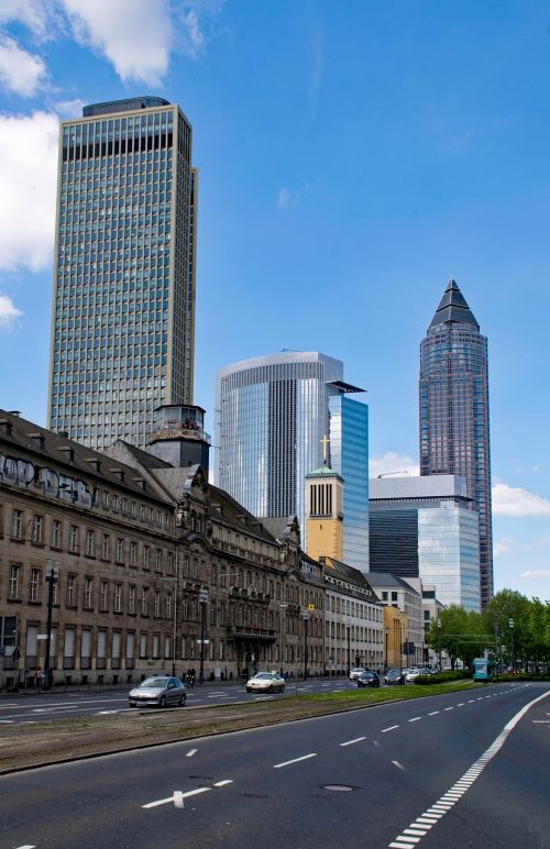 Frankfurtas, Hesse, Vokietija, Panorama, Dangoraižis, Architektūra, Dangoraižiai, Lankytinos Vietos, Šviesus, Messeturm, Senas Pastatas, Policijos Būstinė