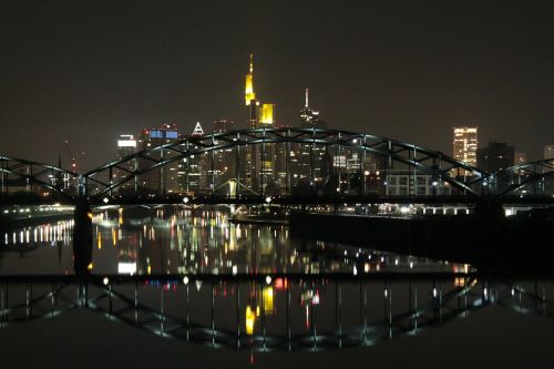 Frankfurtas, Naktis, Tiltas, Miestas, Architektūra, Pastatas, Žibintai, Šviesa, Geltona, Namai, Tamsi, Dangoraižiai, Apšvietimas, Šviesus, Gatves, Lichtspiel, Dangoraižis