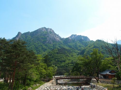 Gangwon Do, Sokcho, Mt Seoraksan, Tiltas, Kalnas