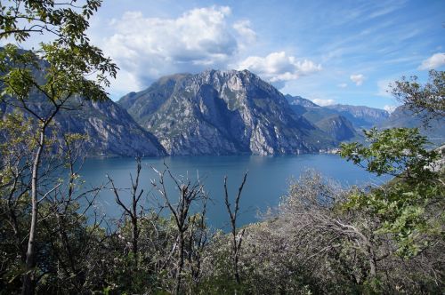 Garda, Italy, Ežeras, Kalnai, Gamta