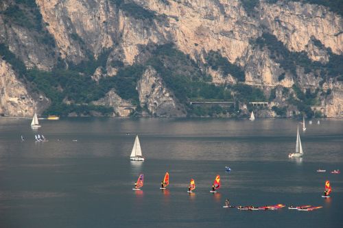 Garda, Italy, Ežeras, Kraštovaizdis, Kalnai, Vandens Sportas, Sportas, Surfer, Banglenčių Sportas, Buriu, Bergwelt Südtirol, Vaizdingas