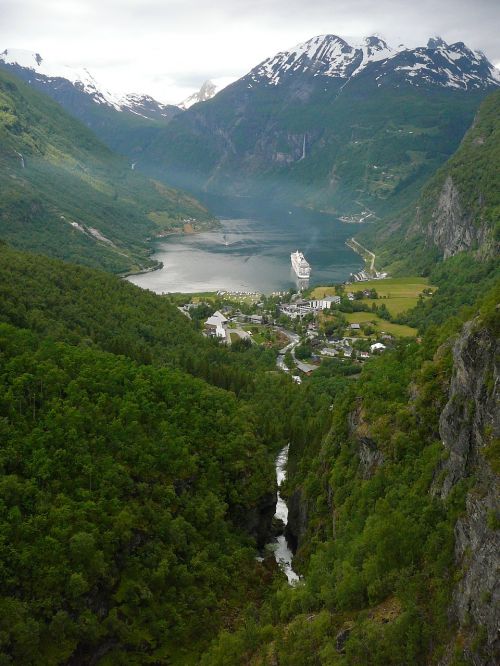 Geirangerfjord, Kraštovaizdis, Geiranger, Norvegija, Fjordas, Skandinavija, Laivo Kelionė, Gamta, Kruizas, Šventė, Jūra, Kalnai, Dangus, Žalias