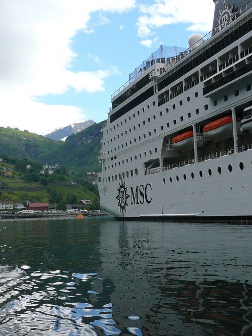 Geirangerfjord,  Fjordas,  Norvegija,  Laivas,  Kruizinis Laivas,  Didelis,  Skandinavija,  Laivo Kelionė,  Msc,  Sinfonia