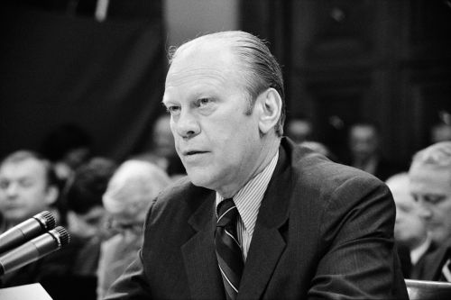 Gerald Ford, Prezidentas, Usa, Jungtinės Valstijos, Klausymasis, 1974, Vyras, Juoda Ir Balta