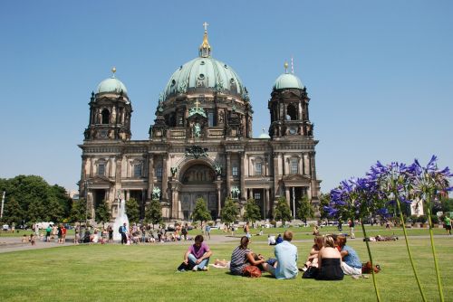 Vokietija, Berlynas, Bažnyčia, Religija, Architektūra, Vasara, Žmonės, Žolė, Šventė, Oras, Mėlynas