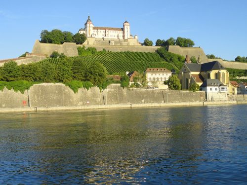 Vokietija, Upė, Vanduo, Bažnyčia, Katedra, Laukai, Pasėliai, Pastatai, Kaimas, Architektūra, Apmąstymai, Medžiai, Dangus, Debesys, Gamta, Lauke, Šalis, Kaimas