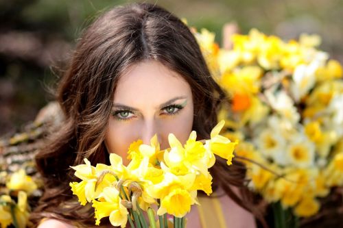 Mergaitė, Daffodil, Geltona, Gėlės, Pavasaris, Grožis