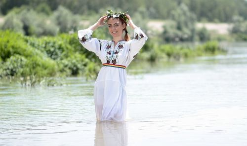 Mergaitė, Valstiečių Moteris, Tradicija, Vanduo, Kostiumas, Dragaica, Rumunų Kalba