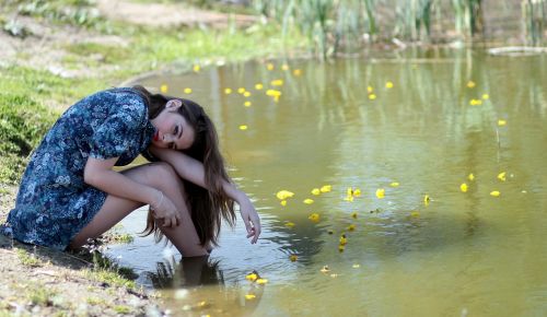 Mergaitė, Vanduo, Gėlės, Grožis, Ežeras, Gamta