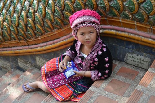 Mergaitė, Liūdnas, Hmong, Mergaičių Gentis Hmong, Sėdi, Tailandas, Spalva, Kopėčios, Kultūra, Laiptai, Gentis, Tipiškos Suknelės