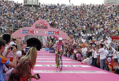 Giro, Italia, Dviračiu, Italy, Baigti, Nugalėtojas, Lenktynės, Minios, Žmonės, Laimingas, Šventė