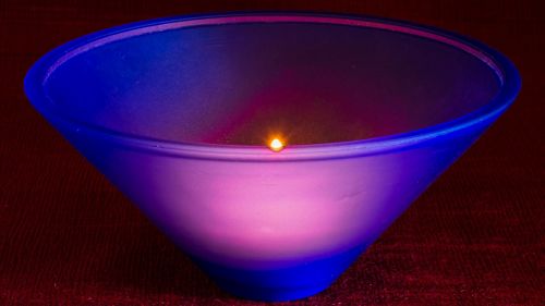 Stiklo Dubuo, Mėlynas, Apšviestas Iš Vidaus, Žvakių Šviesa
