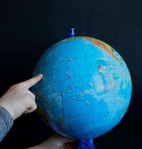 Globus, Žemėlapis, Pirštas, Žemė, Vaikas, Paieška, Nurodant, Kelionė, Atkreipti, Ramiojo Vandenyno Regionas, Pasaulis, Švietimas