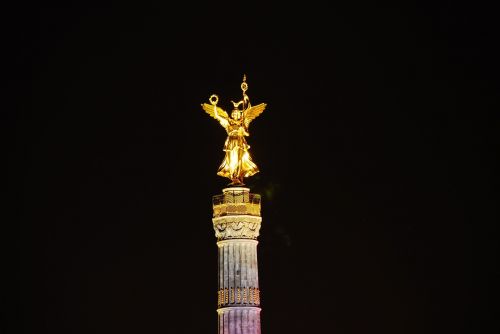 Aukso Dar, Naktis, Berlynas