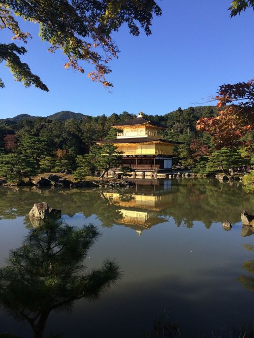 Aukso Rūmai, Japonija, Šventykla