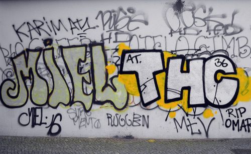 Grafiti, Gatvės Menas, Miesto Menas, Fjeras, Purkštuvas, Siena, Grafiti Siena, Berlynas, Kreuzberg, Geltona