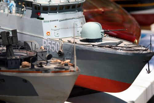 Karo Laivas,  Modelis,  Denio,  Pistoletas,  Karinis Jūrų Laivynas,  Priešlėktuvinė Įranga,  Pilkas Ir Raudonas Karo Laivo Modelis