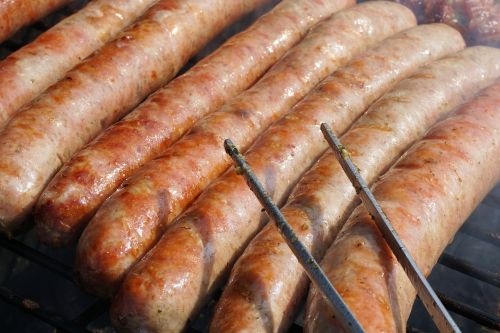 Grilis, Dešra, Grilis, Grilio Dešra, Barbekiu, Bratwurst, Maistas, Valgyti, Mėsa, Šypsotis, Užkandis, Ugnis, Šiluma, Kepsninės Dešrelės, Kepta Mėsa, Grilio Žnyplės, Angelai, Nerūdijantis, Kepsninė, Barbekiu, Iškylai, Skanus, Dūmai, Grilio Vakarėlis