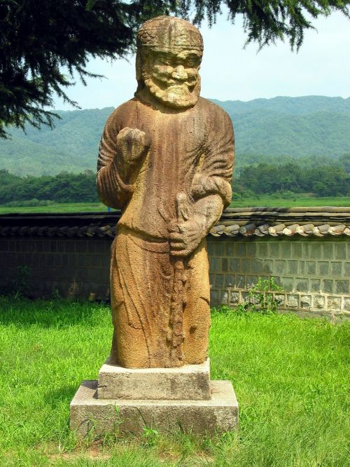 Gwaereung, Akmens Statula, Korėja, Lenktynės