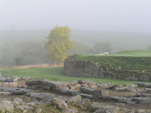 Hadriano Siena, Migla, Atmosfera, Romėnų Fortas