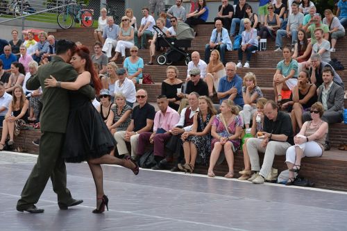 Hamburgas, Tango Argentino, Festivalis, Šokis, Pora Šokių, Out, Natūrali Šviesa