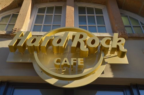 Hamburgas, Hard Rock Cafe, Vakaro Saulė, Personažai, Orientyras