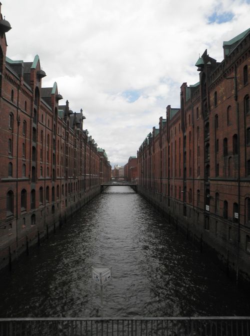 Hamburgas, Vokietija, Sandėliai